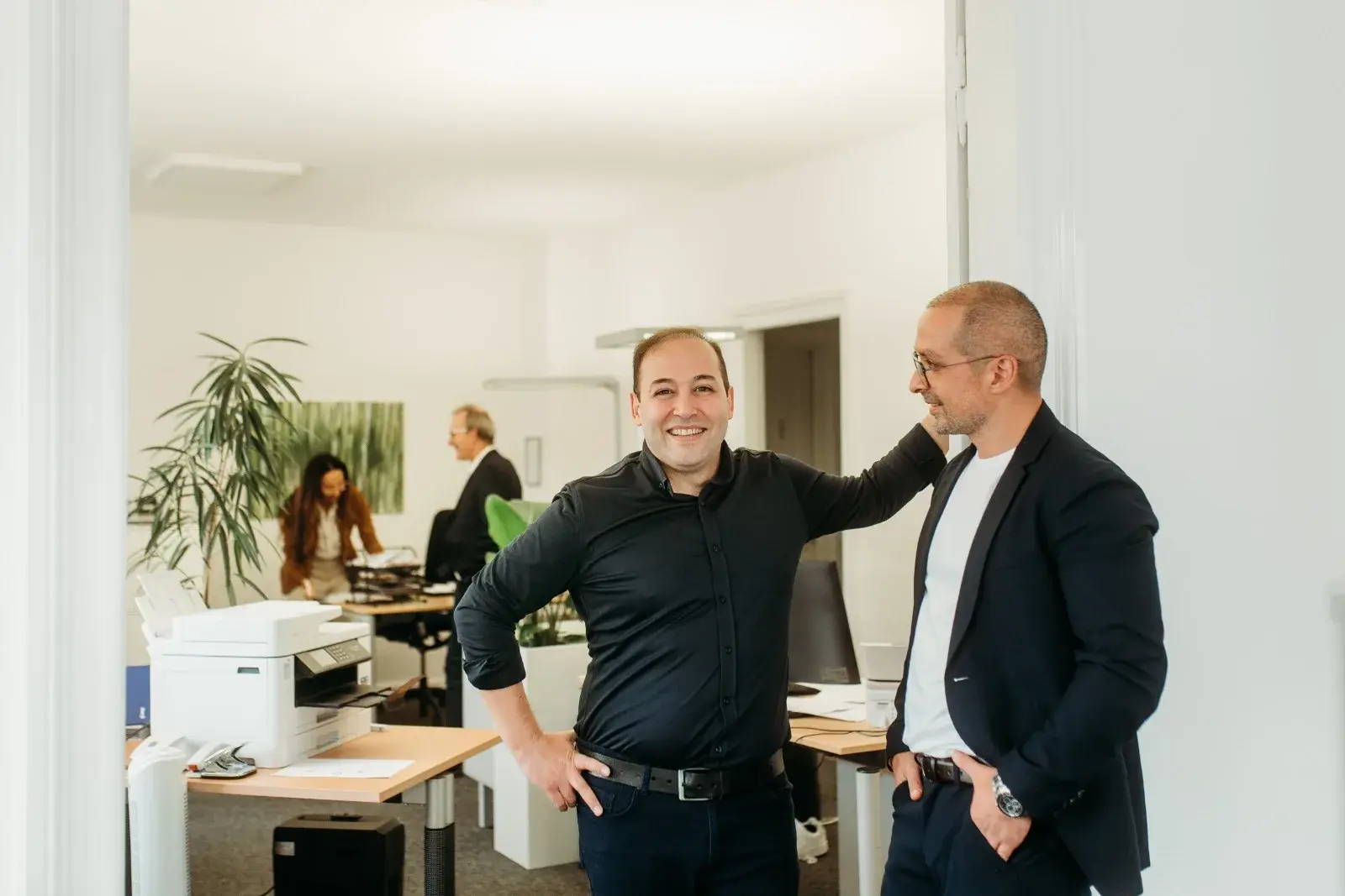 Ramazan Kapusuzoglu und Akin Mec im Büro Flensburg-Neustadt